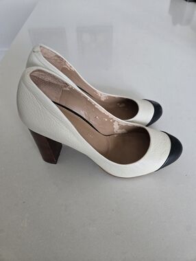 Banana Republic Classic Two-Tone Leather Cream/Black Block Heel Pumps Womens 6M